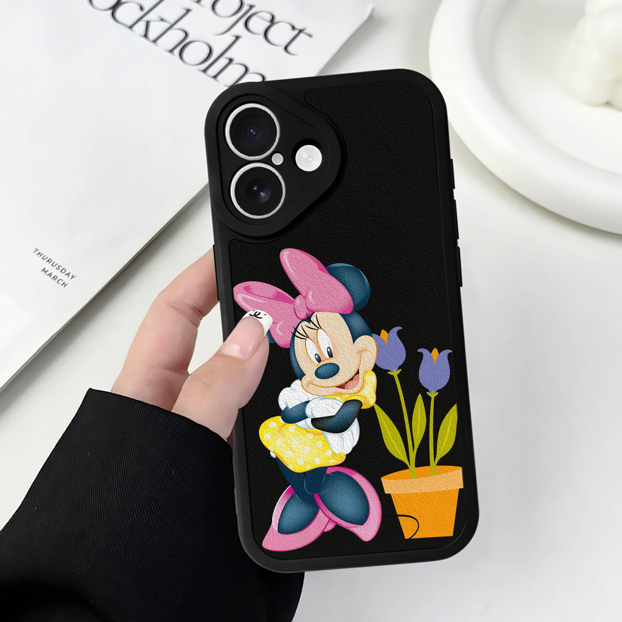 （画像用） ミッキーマウス Mickey Mouse 【iPhone 16シリーズ対応】シリコンスマホケース（レザー調） 材質：シリコン